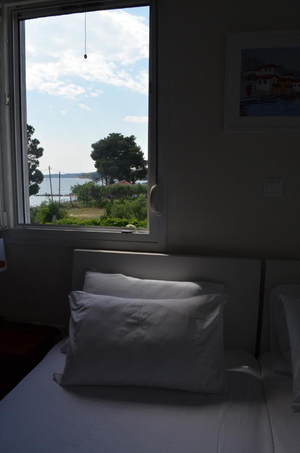 Lemon Beach Front Apartment, Nikiti Nikiti (Sithonia) Exterior foto